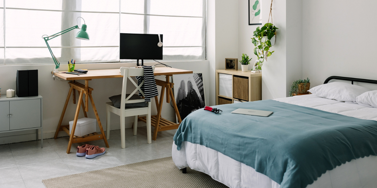Schlafzimmer mit Schreibtisch einrichten: Tipps und Beleuchtungsideen
