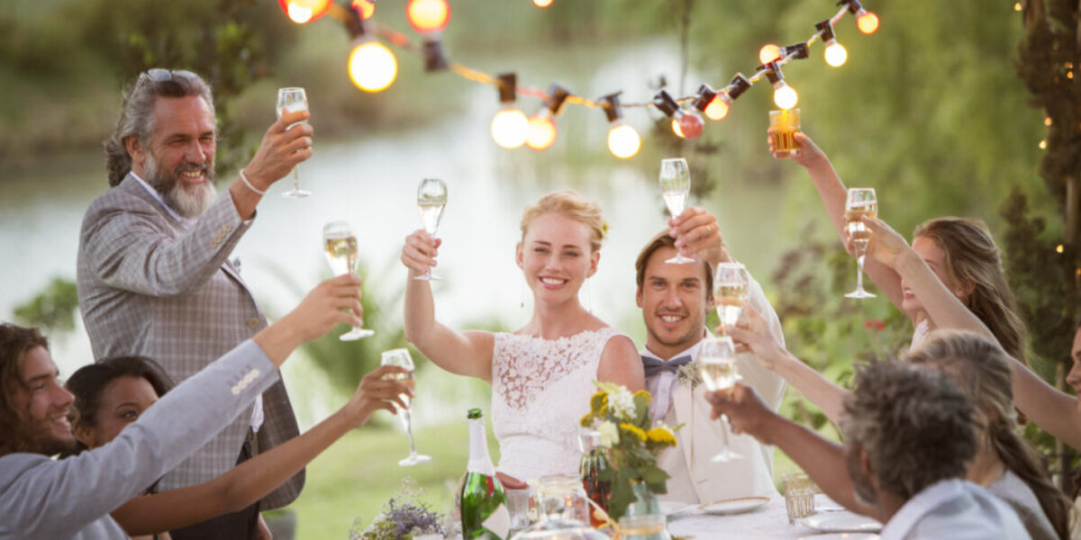 Hochzeitsdeko für eine Gartenhochzeit: 5 leuchtende Ideen